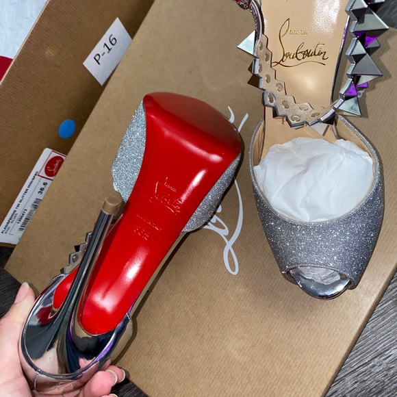 Christian Louboutin - Picture 8 of 9